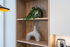 Mesmerizing Studio Located in the Center of JVC