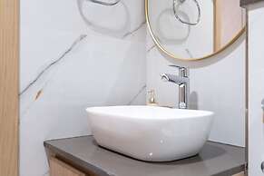 Mesmerizing Studio Located in the Center of JVC