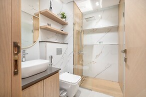 Mesmerizing Studio Located in the Center of JVC