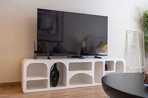 Mesmerizing Studio Located in the Center of JVC