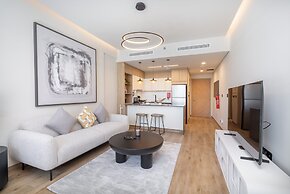 Mesmerizing Studio Located in the Center of JVC