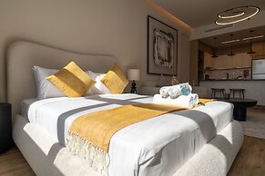 Mesmerizing Studio Located in the Center of JVC