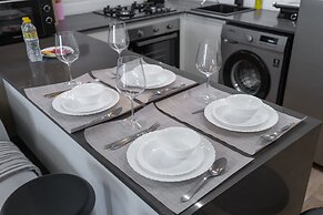 Peaceful Studio Flat That Sleeps 2 in Jumeirah Village Circle