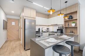 Chic Modern Studio Apartment for 2 in JVC