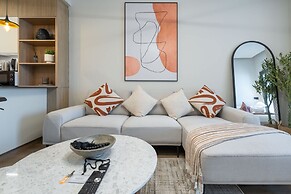 Chic Modern Studio Apartment for 2 in JVC