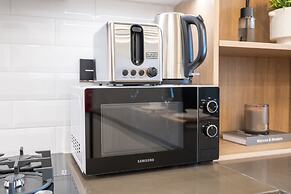 Chic Modern Studio Apartment for 2 in JVC