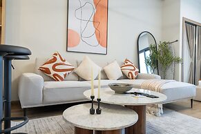 Chic Modern Studio Apartment for 2 in JVC