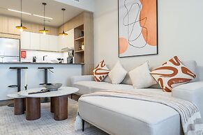 Chic Modern Studio Apartment for 2 in JVC