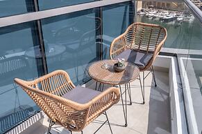 Chic Marina-view Studio in Bay Central Marina