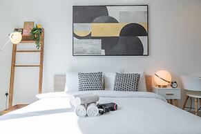 Chic Marina-view Studio in Bay Central Marina