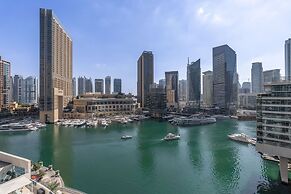 Chic Marina-view Studio in Bay Central Marina