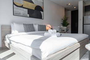 Chic Marina-view Studio in Bay Central Marina