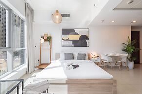 Chic Marina-view Studio in Bay Central Marina