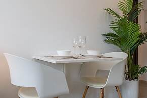 Chic Marina-view Studio in Bay Central Marina