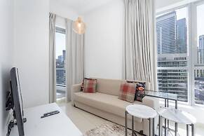 Chic Marina-view Studio in Bay Central Marina
