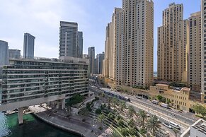 Chic Marina-view Studio in Bay Central Marina