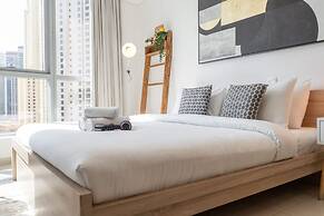 Chic Marina-view Studio in Bay Central Marina
