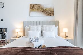 Outstanding Studio in Empire Residence JVC