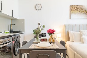 Outstanding Studio in Empire Residence JVC