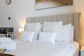 Outstanding Studio in Empire Residence JVC