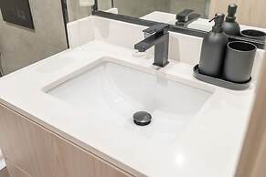 Outstanding Studio in Empire Residence JVC