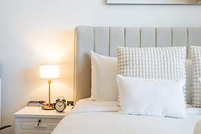Outstanding Studio in Empire Residence JVC