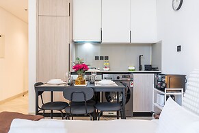 Outstanding Studio in Empire Residence JVC