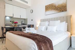 Outstanding Studio in Empire Residence JVC