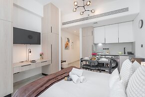 Outstanding Studio in Empire Residence JVC
