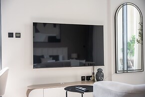 Sleek Studio in Jumeirah Village Triangle