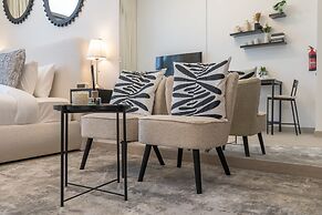 Charismatic Studio in Laya Heights Perfect for 2