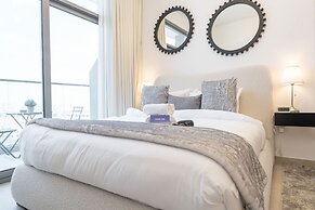 Charismatic Studio in Laya Heights Perfect for 2