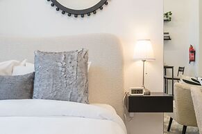 Charismatic Studio in Laya Heights Perfect for 2