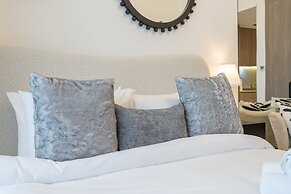 Charismatic Studio in Laya Heights Perfect for 2