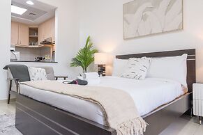 A Gorgeous Studio in Zen 20 That Sleeps 2