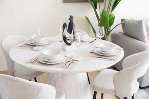 Lovely Apartment in Binghatti Corner That Sleeps 4
