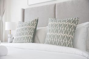 Lovely Apartment in Binghatti Corner That Sleeps 4