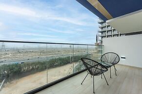 Lovely Apartment in Binghatti Corner That Sleeps 4