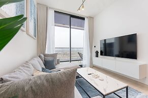 Lovely Apartment in Binghatti Corner That Sleeps 4