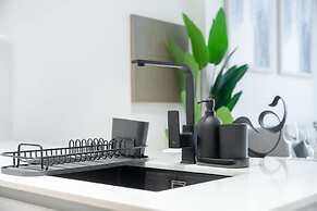 Lovely Apartment in Binghatti Corner That Sleeps 4
