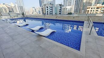 Gorgeous 1 Bedroom in DEC Tower With Marina Views