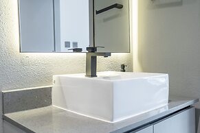 Beautiful 1 Bedroom in MBR Perfect for 4