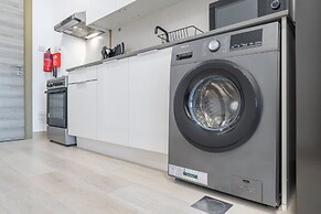 An Exceptional Studio in JVC That Sleeps 2