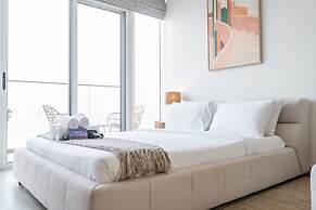 An Exceptional Studio in JVC That Sleeps 2