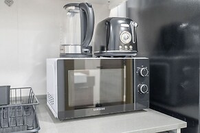 An Exceptional Studio in JVC That Sleeps 2