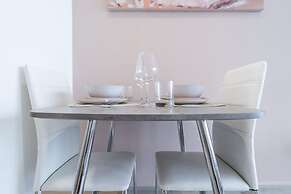 An Exceptional Studio in JVC That Sleeps 2