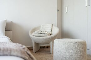 An Exceptional Studio in JVC That Sleeps 2