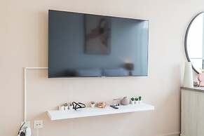 An Exceptional Studio in JVC That Sleeps 2