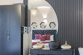 Extravagant Studio Stay for 2 in JVC