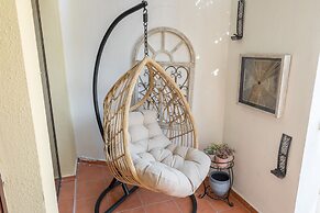 Extravagant Studio Stay for 2 in JVC